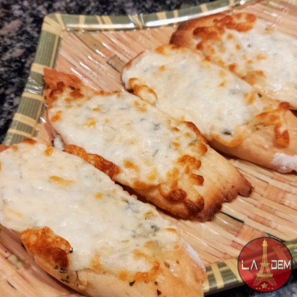 Cheese garlic bread