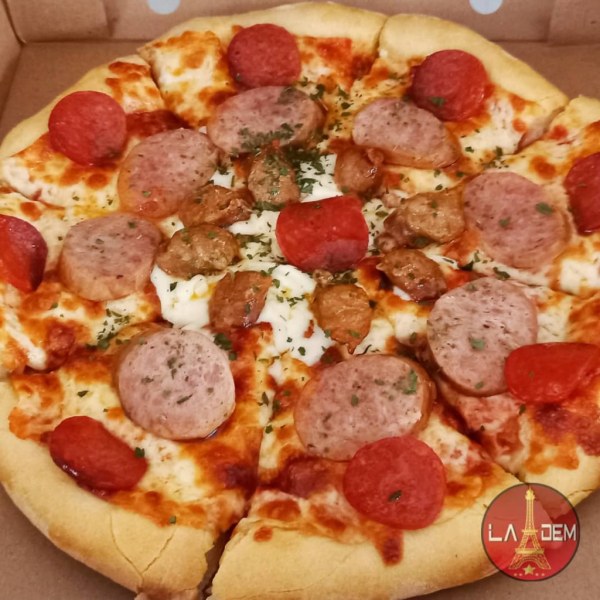 Pizza 3 sausages