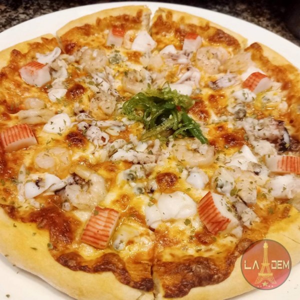 Seafood Pizza