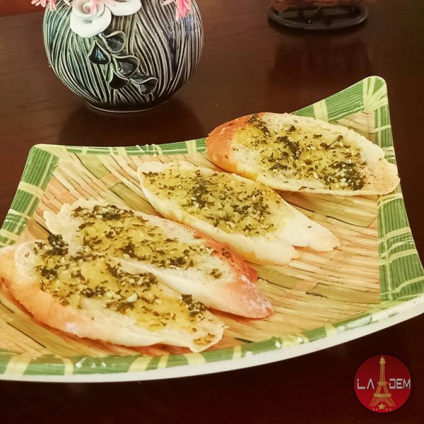 Bánh mì bơ tỏi